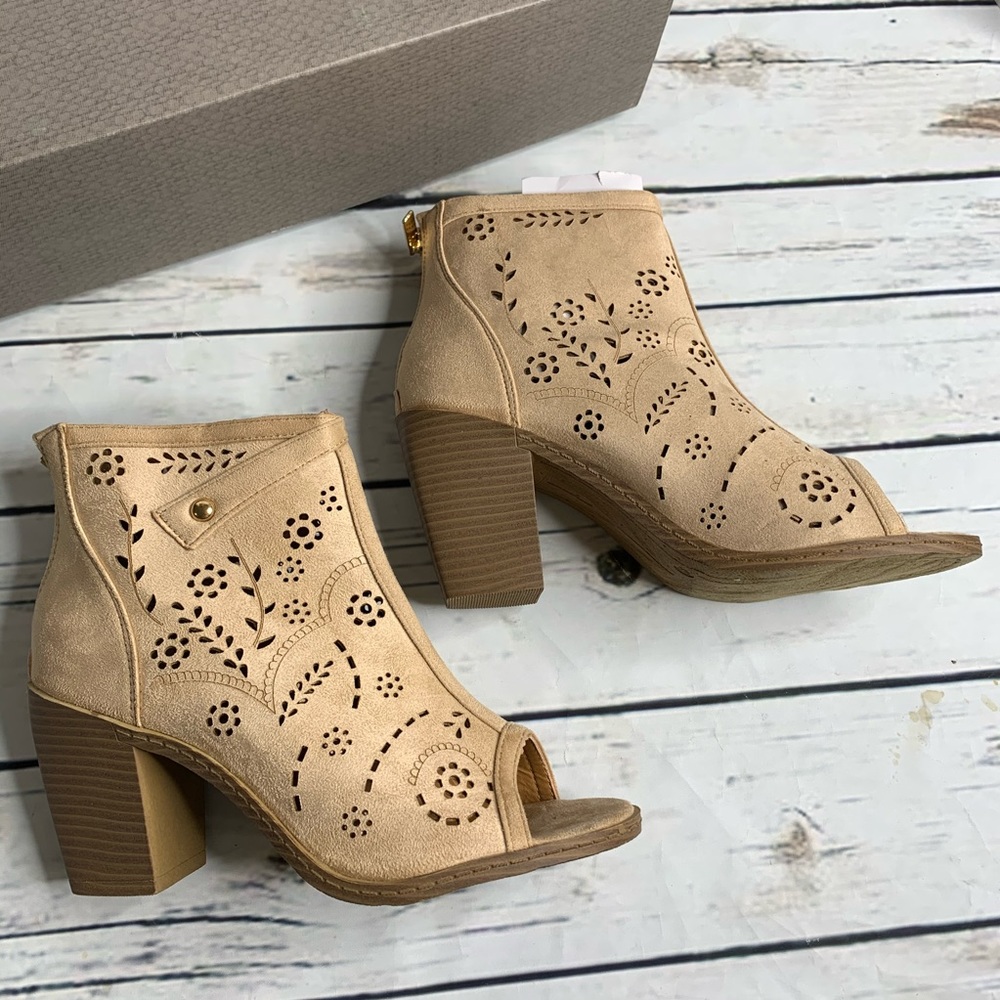 NEW Maurices Taylor laser cut bootie - Picture 3 of 8